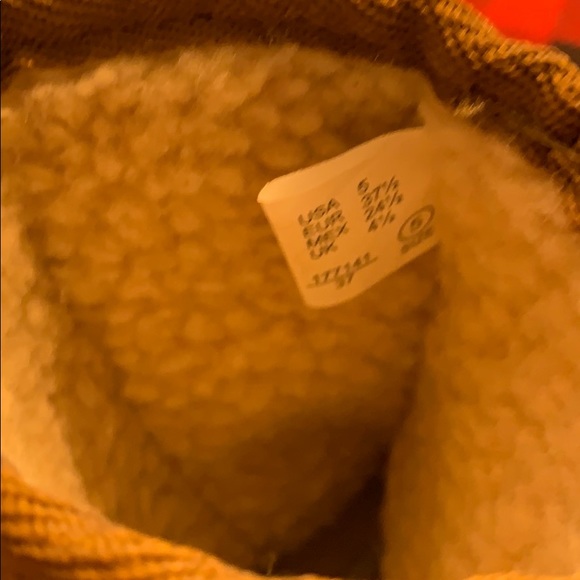 Toddler size 5 fuzzy boots with gold stars - Picture 4 of 5